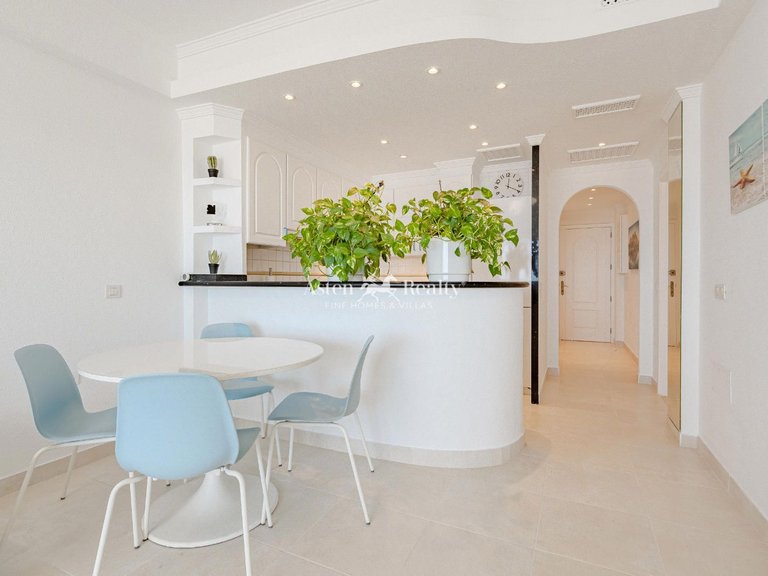 Apartment for Sale in San Eugenio Bajo, Tenerife 8
