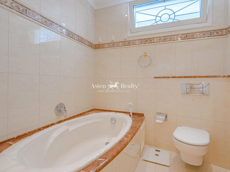 Apartment for Sale in San Eugenio Bajo, Tenerife 12