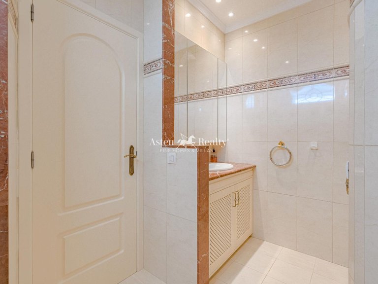 Apartment for Sale in San Eugenio Bajo, Tenerife 13