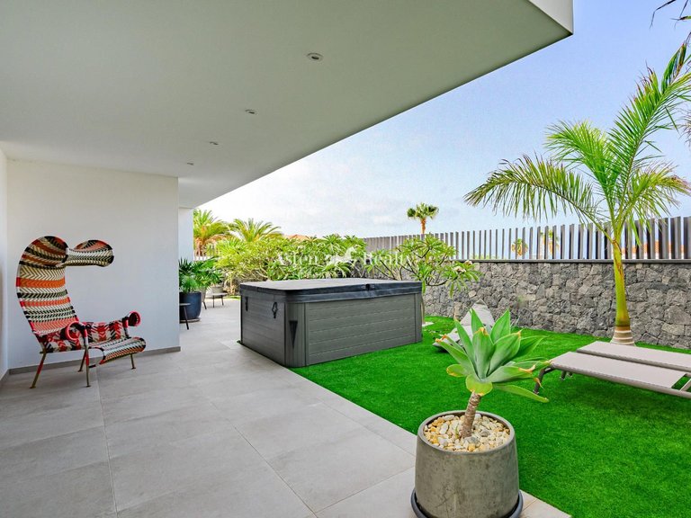 Villa for Sale in Callao Salvaje, Tenerife 6