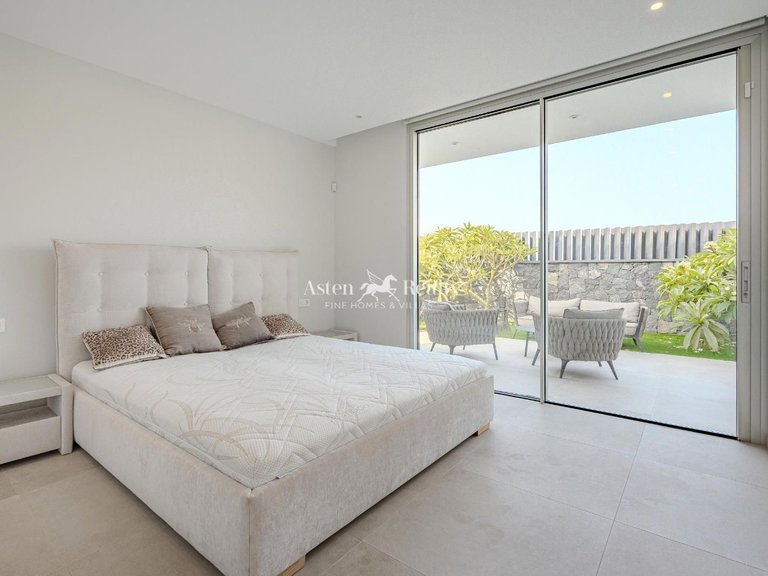 Villa for Sale in Callao Salvaje, Tenerife 11