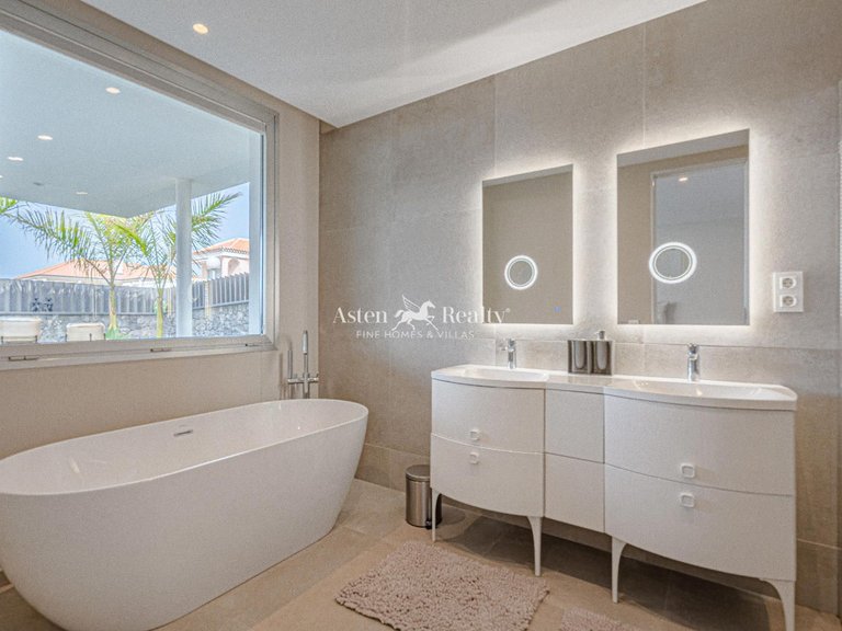 Villa for Sale in Callao Salvaje, Tenerife 17