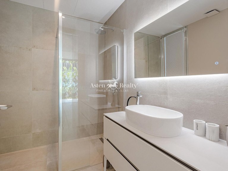 Villa for Sale in Callao Salvaje, Tenerife 21