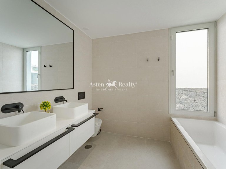 Villa for Sale in Callao Salvaje, Tenerife 8