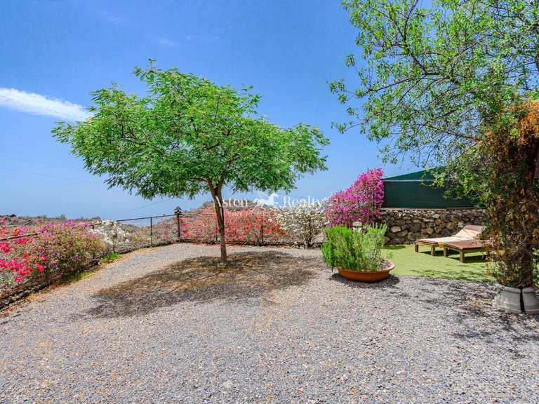 Villa for Sale in Guia De Isora, Tenerife 1