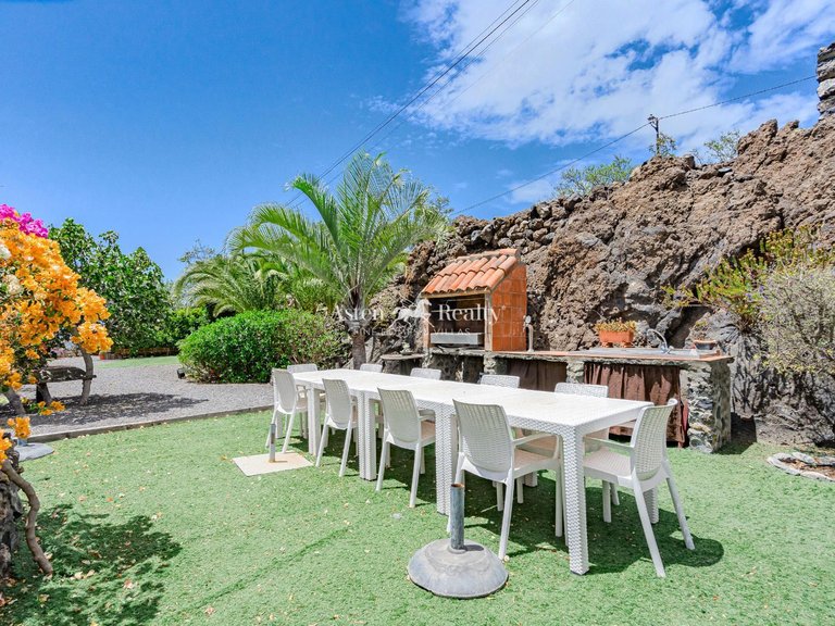Villa for Sale in Guia De Isora, Tenerife 4