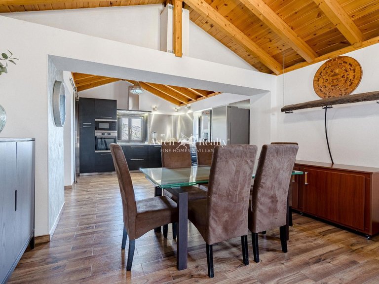 Villa for Sale in Guia De Isora, Tenerife 8