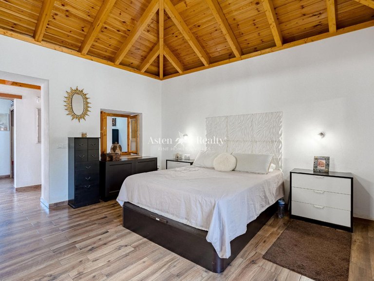 Villa for Sale in Guia De Isora, Tenerife 12