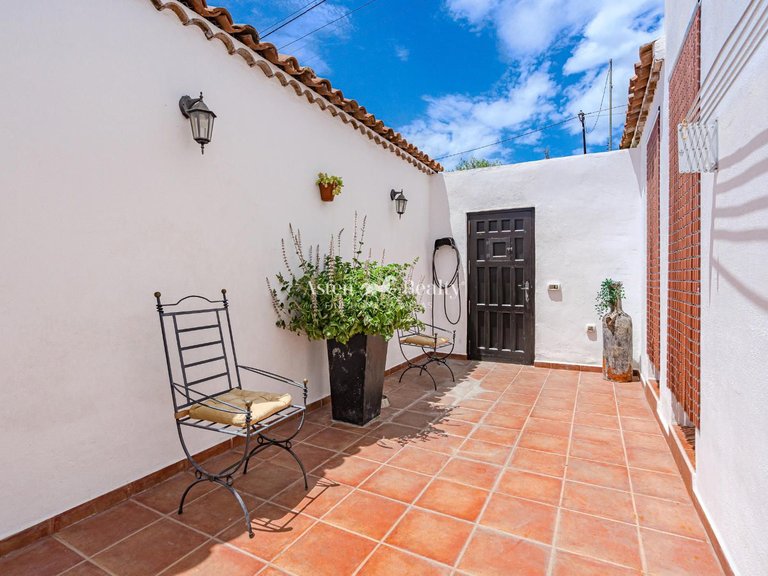 Villa for Sale in Guia De Isora, Tenerife 18