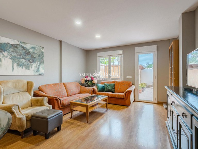 Apartment for Sale in Playa De Los Cristianos, Tenerife 9