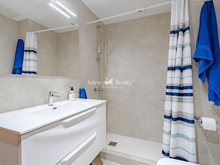 Apartment for Sale in Playa De Los Cristianos, Tenerife 16