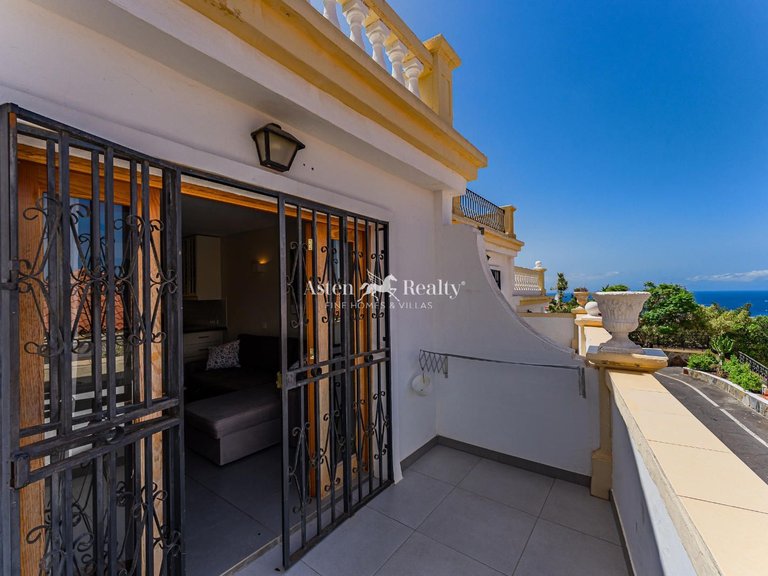 Apartment for Sale in San Eugenio Alto, Tenerife 2