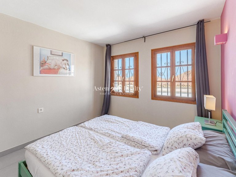 Apartment for Sale in San Eugenio Alto, Tenerife 13