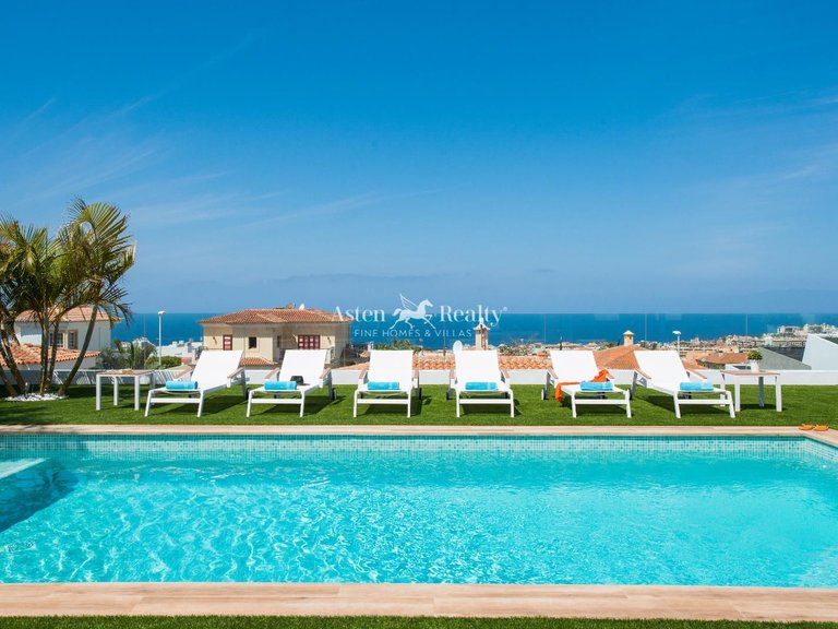 Villa for Sale in Torviscas Alto, Tenerife 2