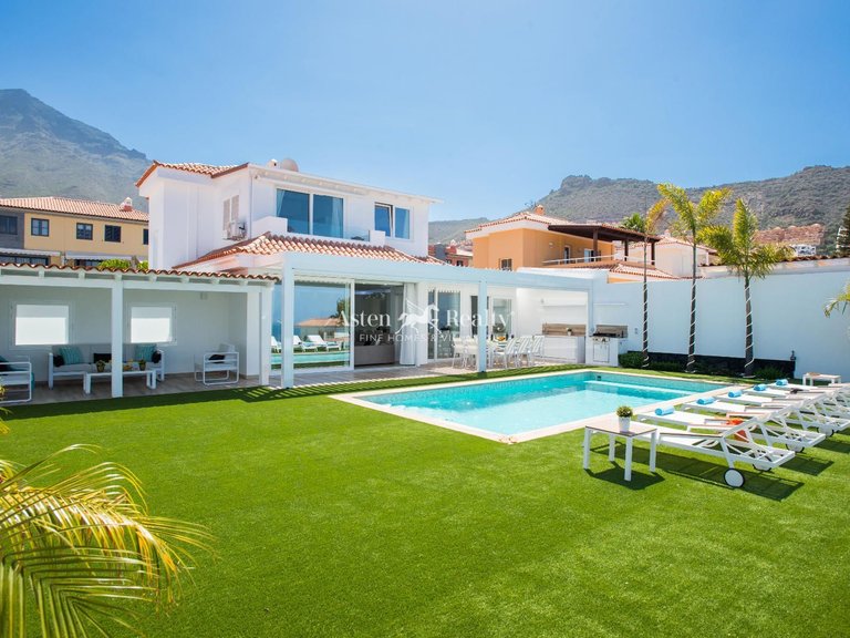 Villa for Sale in Torviscas Alto, Tenerife 3
