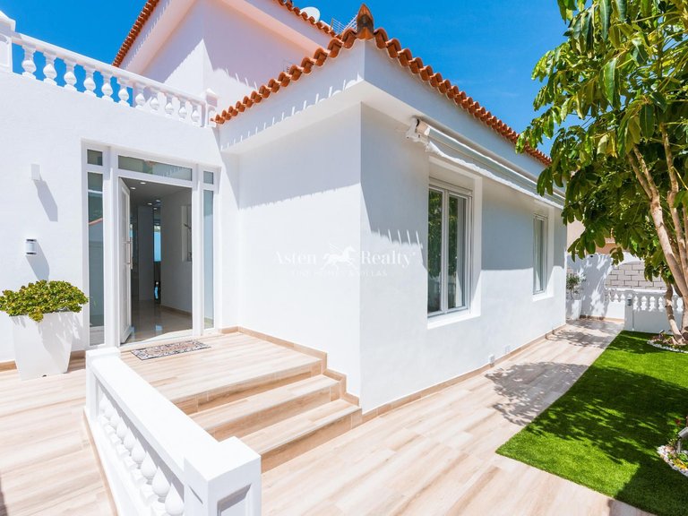 Villa for Sale in Torviscas Alto, Tenerife 43