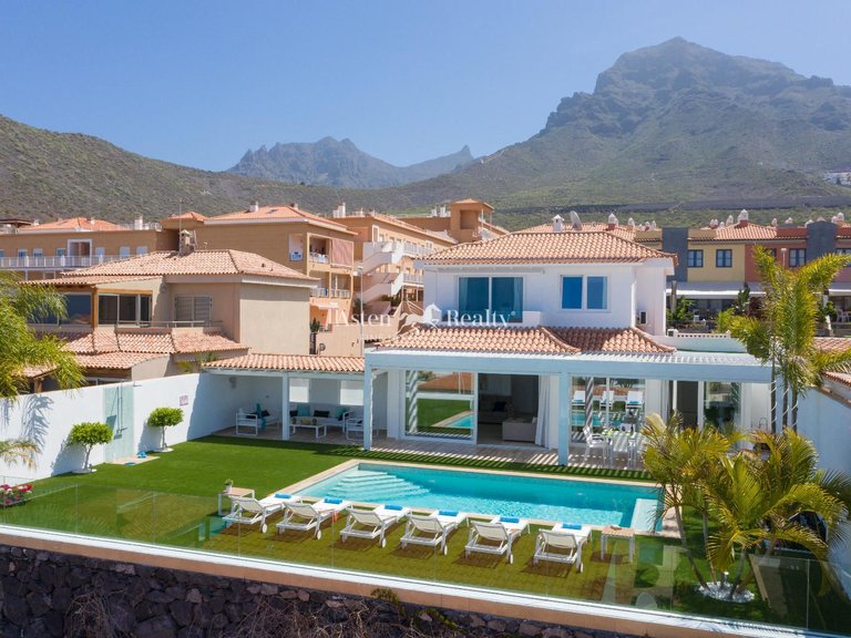 Villa for Sale in Torviscas Alto, Tenerife 47