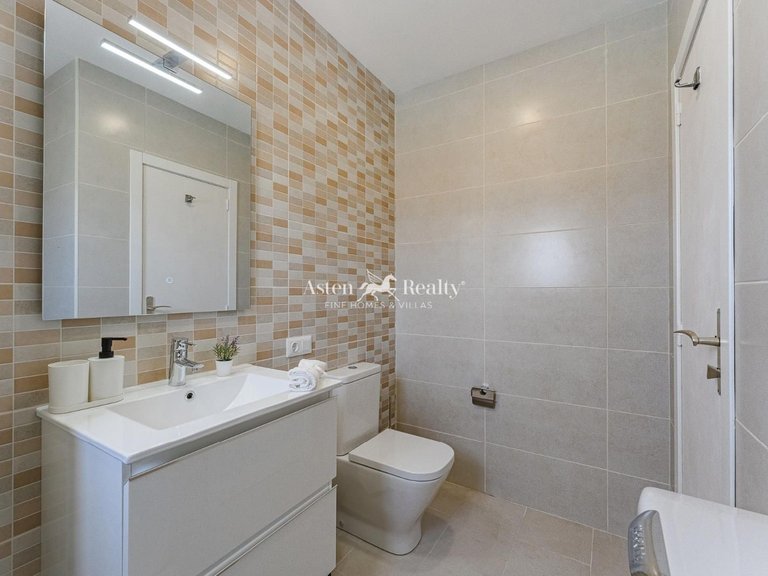 Apartment for Sale in Los Cristianos, Tenerife 19