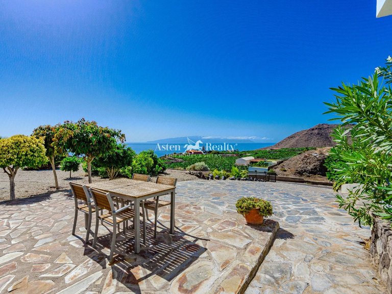 Villa for Sale in Acantilados De Los Gigantes, Tenerife 2