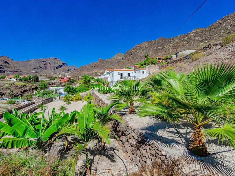 Villa for Sale in Acantilados De Los Gigantes, Tenerife 4