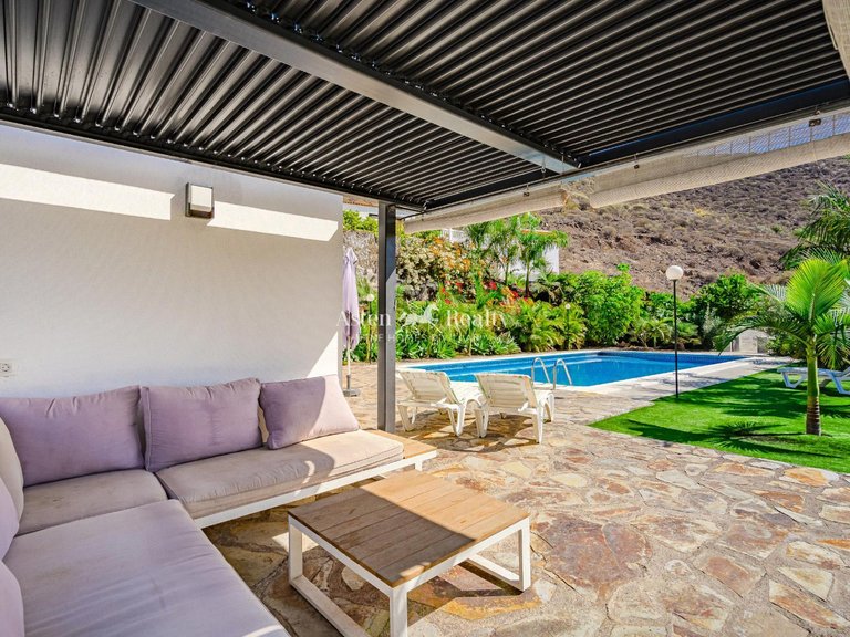 Villa for Sale in Acantilados De Los Gigantes, Tenerife 7