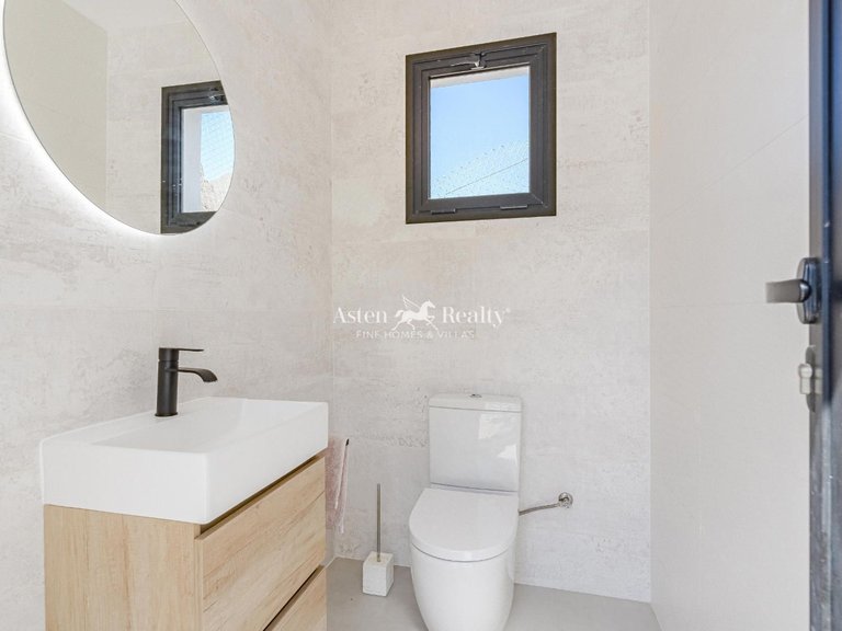 Villa for Sale in Acantilados De Los Gigantes, Tenerife 9