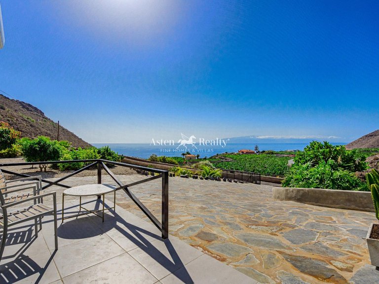 Villa for Sale in Acantilados De Los Gigantes, Tenerife 10