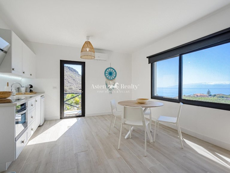 Villa for Sale in Acantilados De Los Gigantes, Tenerife 14