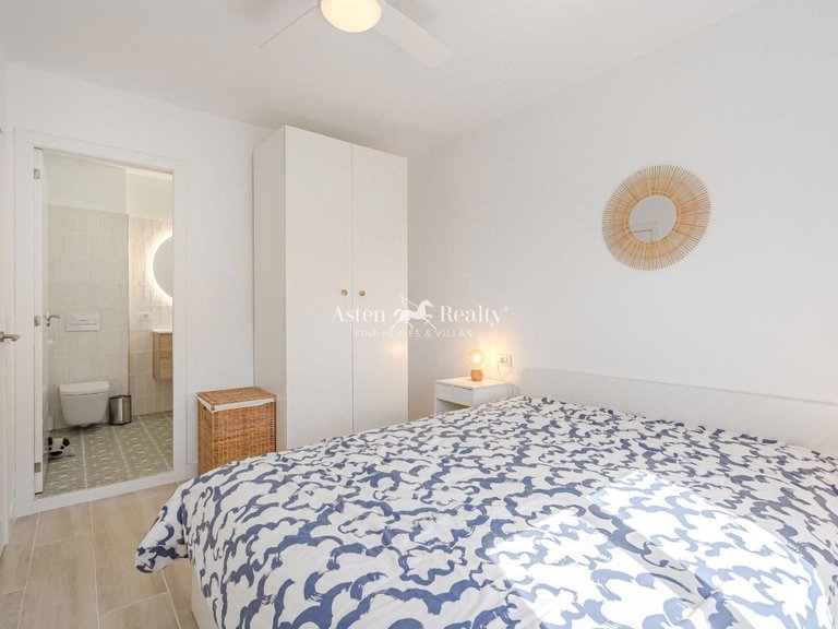 Villa for Sale in Acantilados De Los Gigantes, Tenerife 17