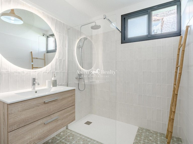 Villa for Sale in Acantilados De Los Gigantes, Tenerife 18