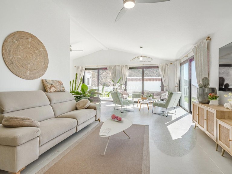 Villa for Sale in Acantilados De Los Gigantes, Tenerife 21
