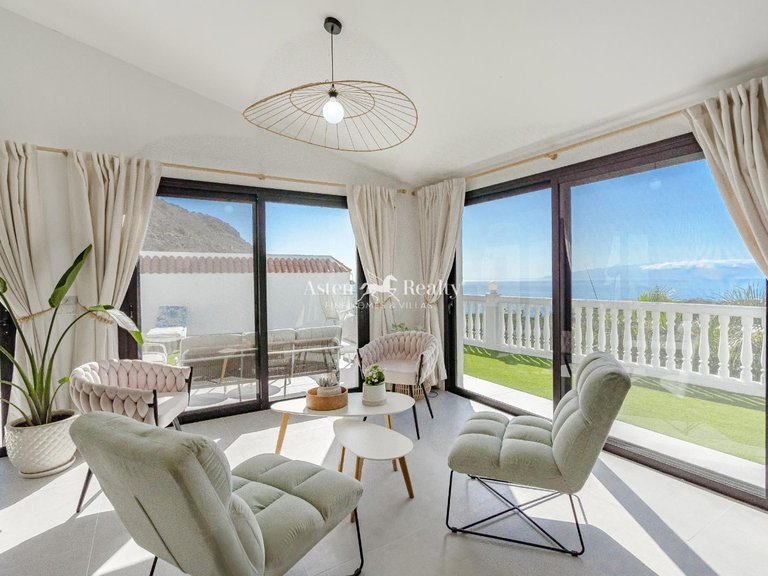 Villa for Sale in Acantilados De Los Gigantes, Tenerife 24