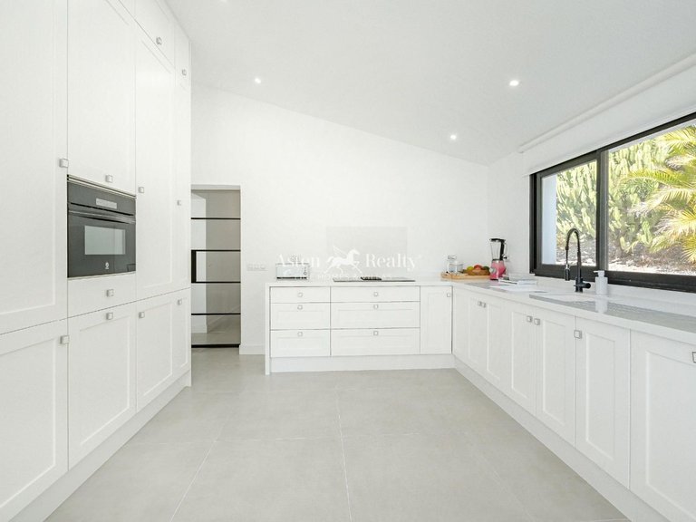 Villa for Sale in Acantilados De Los Gigantes, Tenerife 27