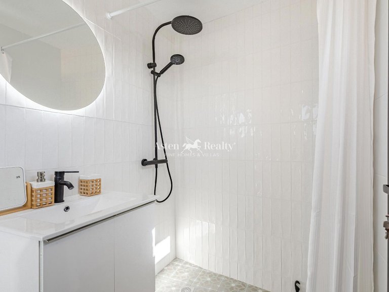 Villa for Sale in Acantilados De Los Gigantes, Tenerife 37