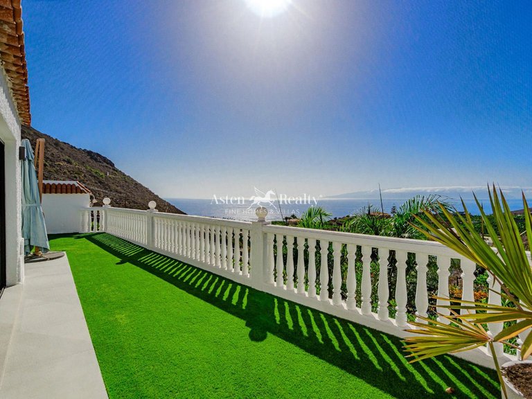 Villa for Sale in Acantilados De Los Gigantes, Tenerife 39