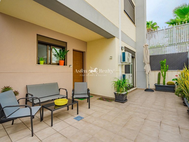 Town House for Sale in Parque La Reina, Tenerife 2