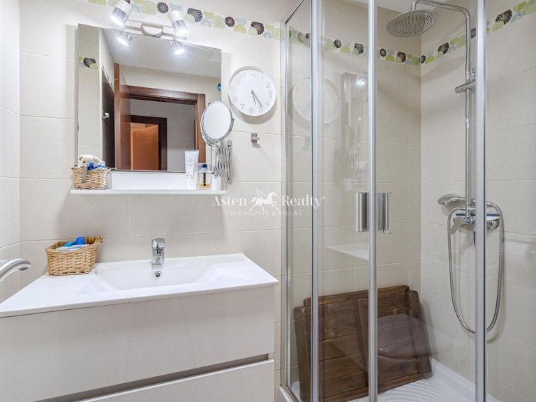 Town House for Sale in Parque La Reina, Tenerife 12