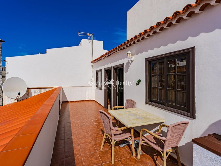 Villa for Sale in Playa San Juan, Tenerife 4