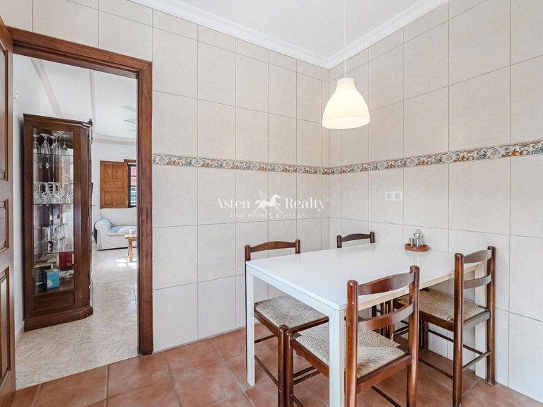 Villa for Sale in Playa San Juan, Tenerife 10