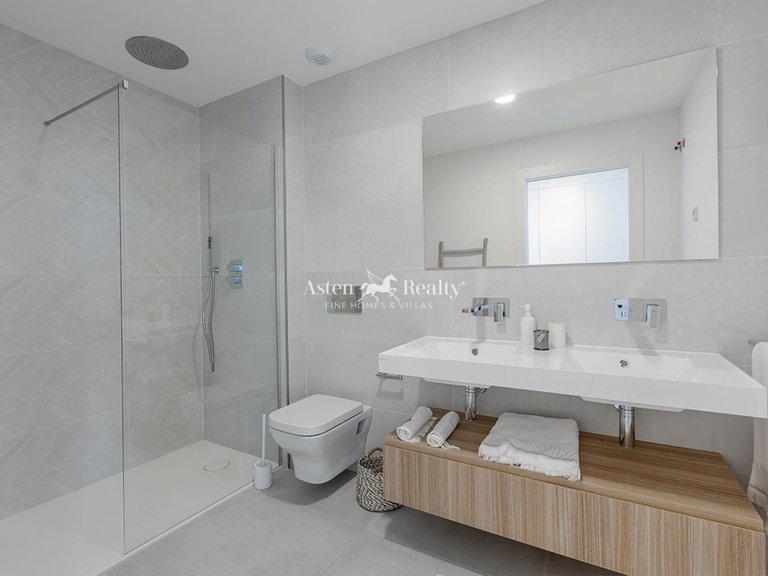 Town House for Sale in Las Lagunas De Mijas, Tenerife 23