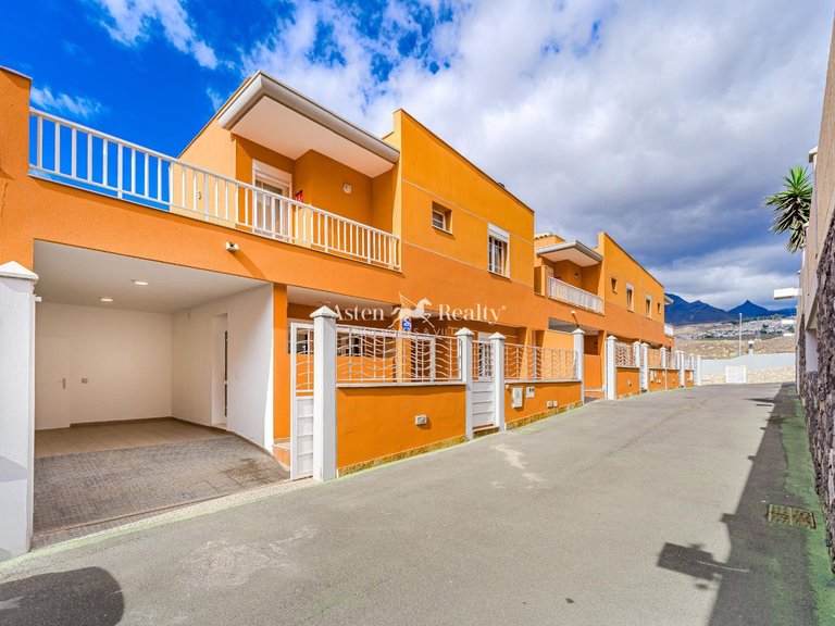 Villa for Sale in Playa De Los Cristianos, Tenerife 36