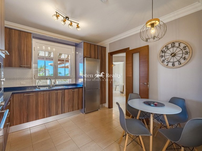 Villa for Sale in Playa De Los Cristianos, Tenerife 11