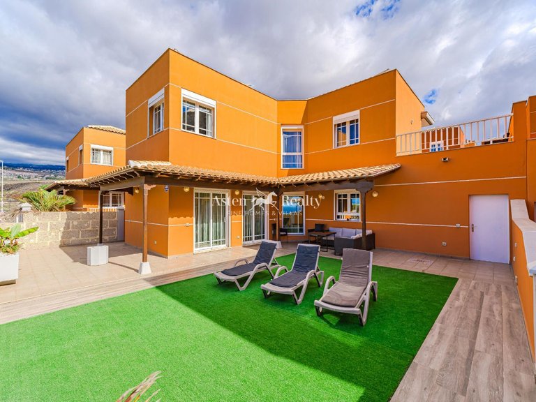 Villa for Sale in Playa De Los Cristianos, Tenerife 3