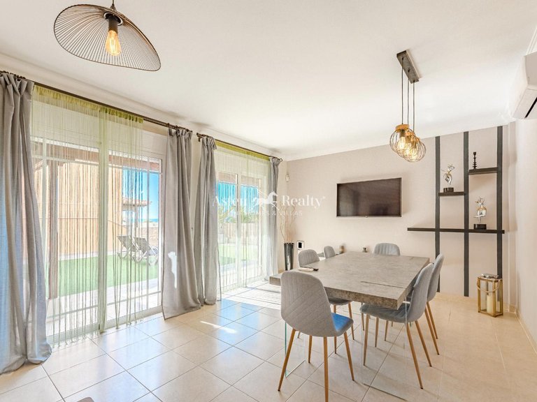 Villa for Sale in Playa De Los Cristianos, Tenerife 7