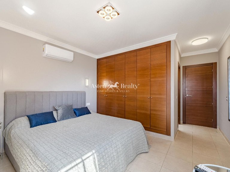 Villa for Sale in Playa De Los Cristianos, Tenerife 22