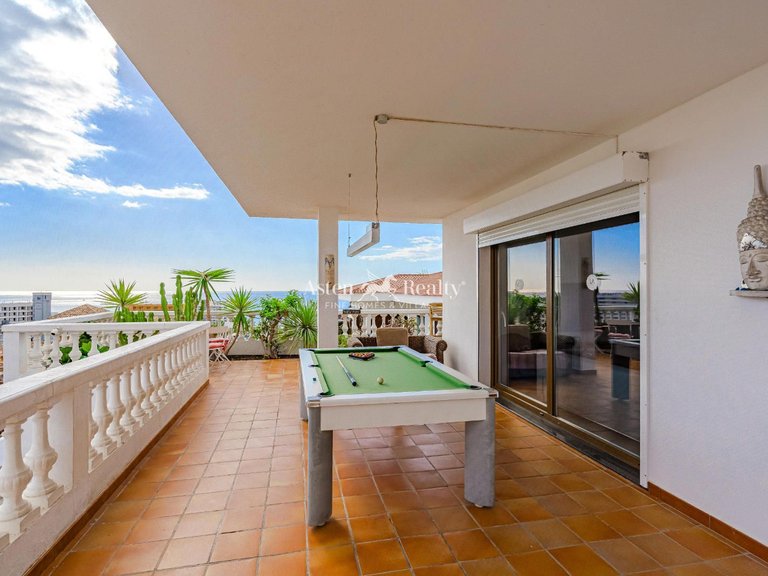 Villa for Sale in San Eugenio Alto, Tenerife 4