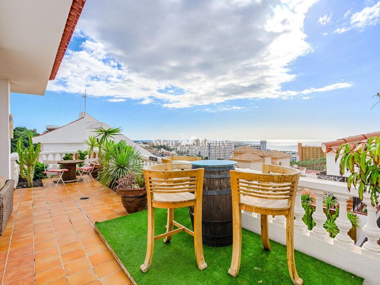 Villa for Sale in San Eugenio Alto, Tenerife 5