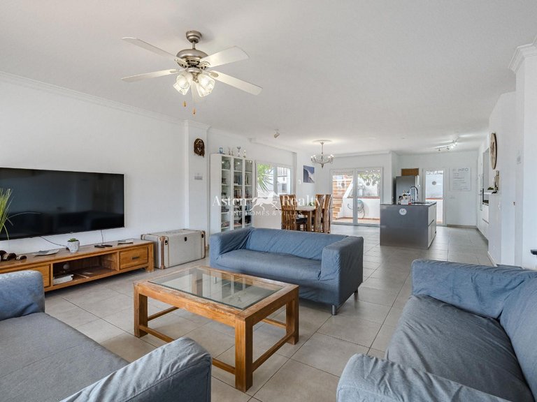 Villa for Sale in San Eugenio Alto, Tenerife 8