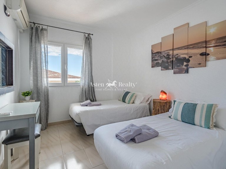 Villa for Sale in San Eugenio Alto, Tenerife 15