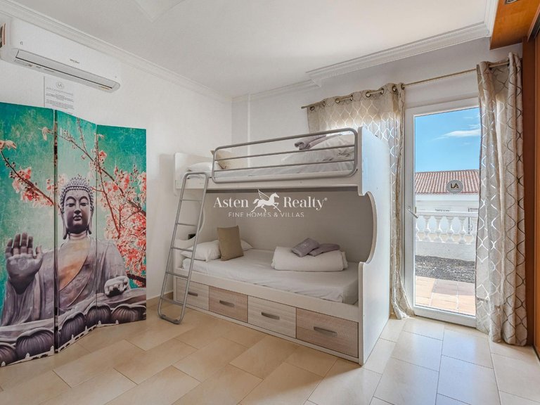 Villa for Sale in San Eugenio Alto, Tenerife 19